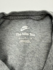 Nike Shirt Mens Medium Heather Gray Graphic Sports Logo Tee Swoosh Athletic Club