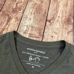 Banana Republic Eco Premium Wash T Shirt Mens Medium Green V Neck Short Sleeve