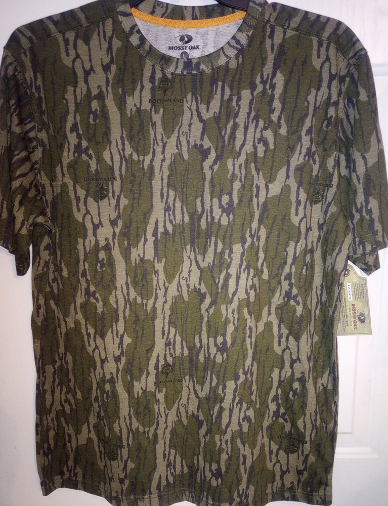 NWT-Mossy Oak Men’s Short-Sleeve T-Shirt in Mossy Oak Bottomland-Large