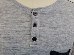 Vince Henley Tee T-Shirt Men’s Light Gray Heather Contrast Black Pocket Large