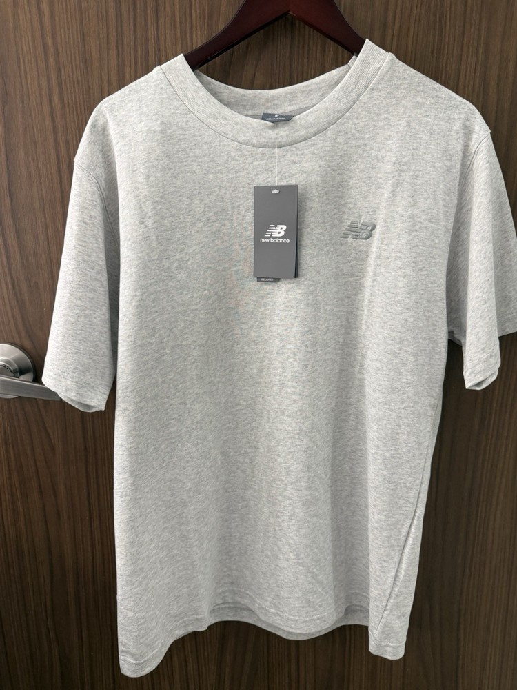 NWT New Balance Relaxed T-Shirt Men’s Medium Heather Gray Short Sleeve Tee