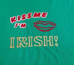 Gildan Ultra Blend T-Shirt Mens M Green St Patrick’s Day S/S Embroidered Kiss Me