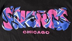 Sueños Chicago Graphic Print Logo T-Shirt Black Men’s Size M