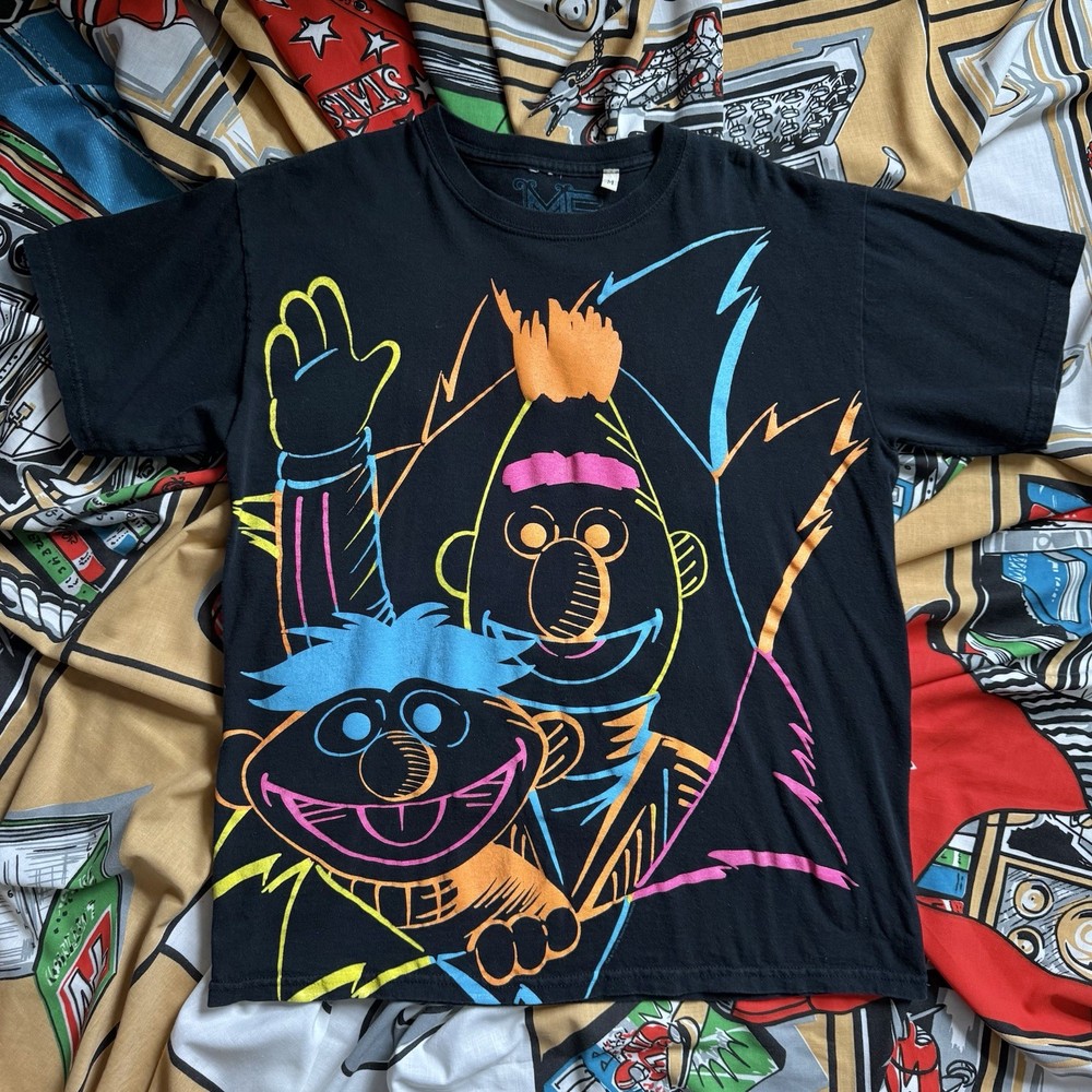 Y2K Sesame Street t-shirt Medium 2008 AOP Bert Ernie Muppets neon Mighty Fine