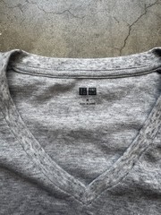 Uniqlo Men’s Gray V-Neck Long Sleeve Cotton Jersey T-Shirt, Size M