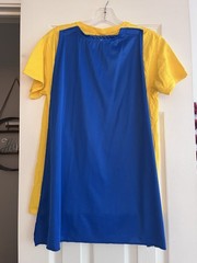 Yellow Nickelodeon SpongeBob SquarePants costume t-shirt w/ a Blue Cape