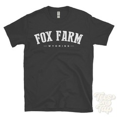 FOX FARM WYOMING T-SHIRT Fox Farm-College Laramie USA retro varsity style gift