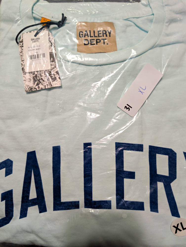 Gallery Dept. Men’s Light Blue Graphic Logo Crew Neck Short Sleeve T-Shirt XL