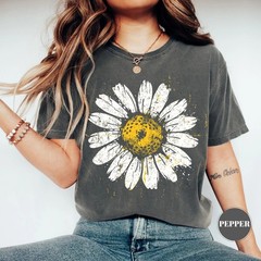 Vintage Daisy Graphic T-shirt, Distressed Floral Wildflower Tee T-Shirt