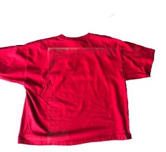Peanuts Vintage Women’s XL Snoopy & Friends Winter Scene Red T-shirt Cropped