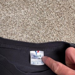 BLACK YAZBEK “SURRENDER THE BOOTY” GRAPHIC TEE