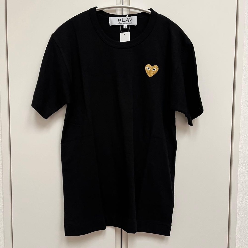 USED BRAND NEW, AUTHENTIC ITEM!! PLAY COMME DES GARCONS!! HEART PATCH T-SHIRT