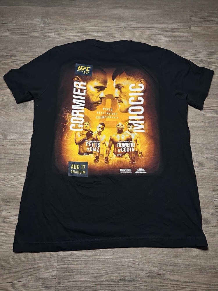 UFC T-Shirt Men’s Size Large UFC 241 Promo Daniel Cormier Vs Stipe Miocic MMA