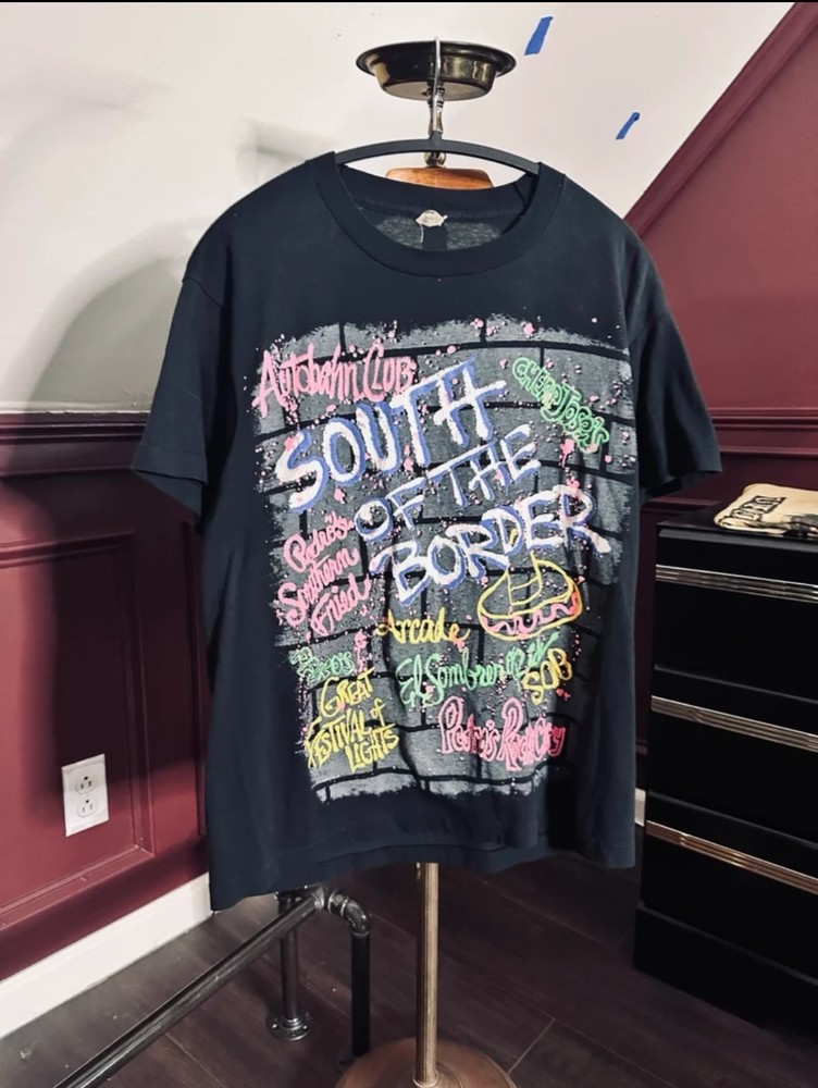 SOUTH OF THE BORDER 90s single stitch t-shirt Screen Stars black graffiti Large