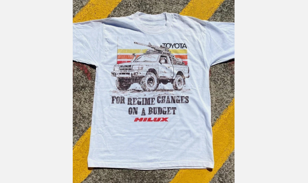 Toyotas For Regime Changes On A Budget Hilux Militia Heavyweight T-Shirt S – 4XL