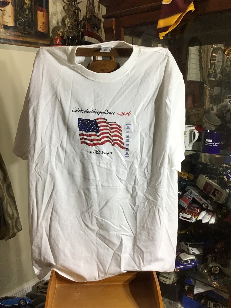 CELEBRATE INDEPENDENCE 2006 T-SHIRT. Hanes Mens 100% Cotton Authentic-T T-Shirt.