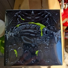Alien Funko Pop 40th Anniversary Target Exclusive Collectors Ed. w/ Large Shirt