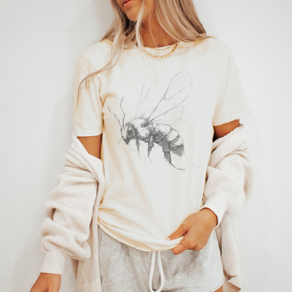 Detailed Bee Illustration Graphic Tee Nature Art Design Shirt