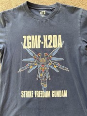 UT Uniqlo ZGMF-X20A Strike Freedom Gundam 40th Anniversary T-shirt Size Small