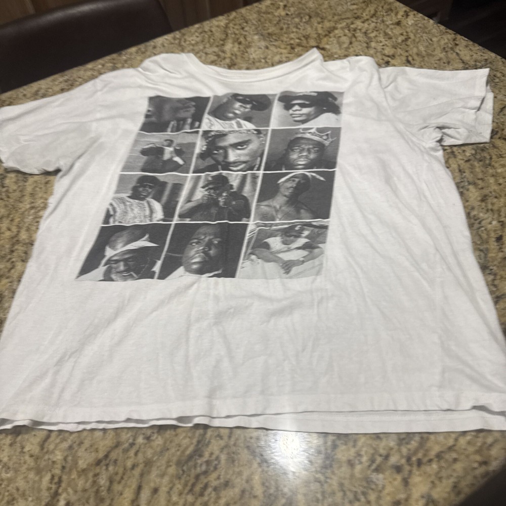 Original flavor, T-shirt men’s large notorious Big/Tupac preowned condition Cpix