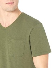 Amazon Brand – Goodthreads Men’s Lightweight Slub V-Neck Pocket TSmall
