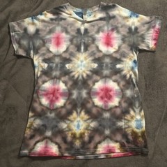 GILDAN TIE DYE Medium SHORT SLEEVE GRAY PINK BLUE RED Swirl OF MANY COLORS