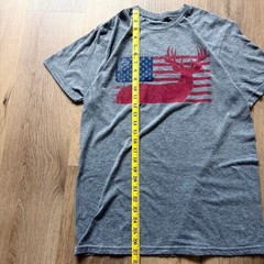 Los Cazadores T-Shirt Mens Size S Grey American Flag Deer Hunting Graphic Tee
