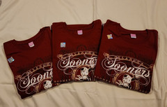NEW LAT Oklahoma Sooners Red River Rivalry T-Shirt College Football Womens S&M
