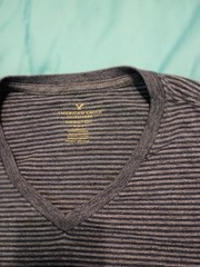 LOT OF 3 AMERICAN EAGLE MENS T-SHIRTS, 1 V-NECK/ 1 CREW NECK/ 1 POLO SIZE MEDIUM