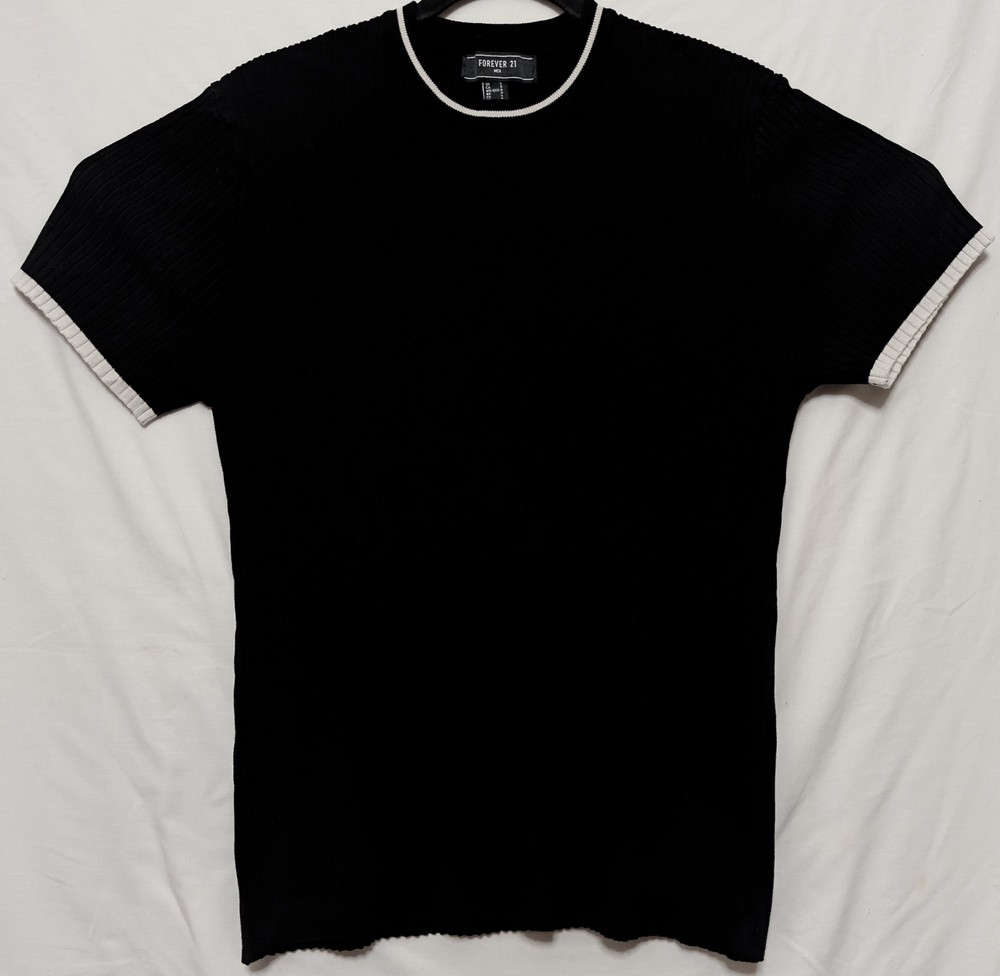 Forever 21 Men’s Black Ribbed Knit Short Sleeve L Sweater Shirt 18″ W X 26.5″ L