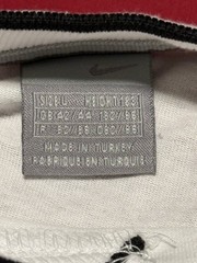 Nike Center Swoosh T-shirt Men’s Large White V-Neck Ribbed Collar Middle Swoosh