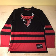 Maxi Milian Chicago Bulls Hockey Sports Mens Jersey Blk/Red Size XL Long Sleeve