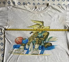 Vintage XL 90s Wile E Coyote Looney Tunes Hoop Slam Basketball T Shirt FLAWS