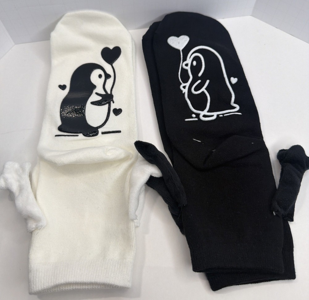 2 Pairs Holding Hands Socks, Magnetic Penguin Couple NEW