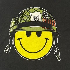 Smiley Face Military Helmet Graphic T-Shirt Black Men’s Large Streetwear Tee