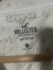 Hollister Men’s White All-Over Paisley Bandana Print Crewneck T-Shirt