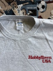 Vintage 90s Men’s Gildan Hobby Town USA Gray Graphic T-Shirt Size XL