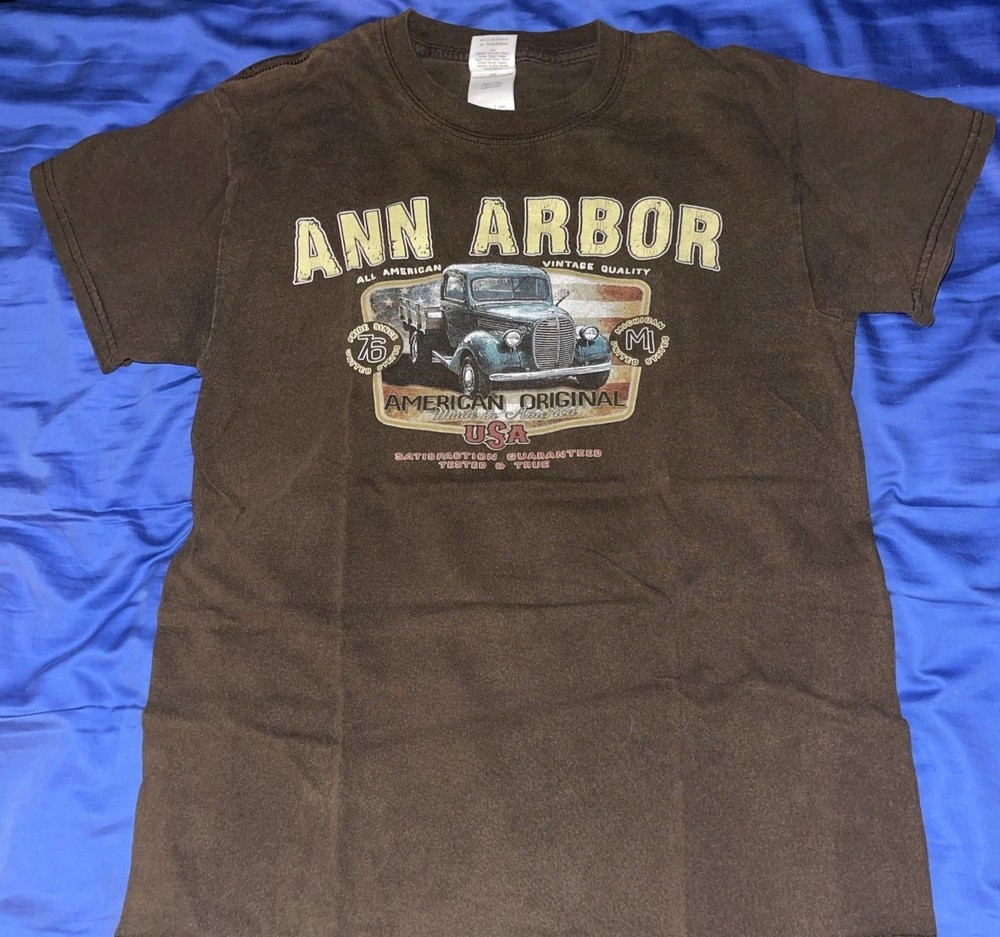 Men’s Gildan Heavy Cotton Ann Arbor Graphic Vintage Print Brown T-Shirt Size S