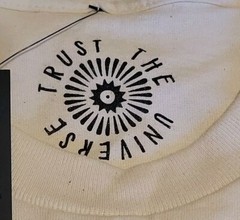 Trust The Universe Men’s Small Beige Sleeveless Shirt Large Travel Arizona NWT