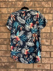 Hollister Men’s Curved Hem Tropical Floral Print T-Shirt Cotton Sz S