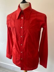 Vintage mens 70’s EUROCHIC RED BEAGLE COLLAR SEAMED POLY/COTTON SHIRT 38″