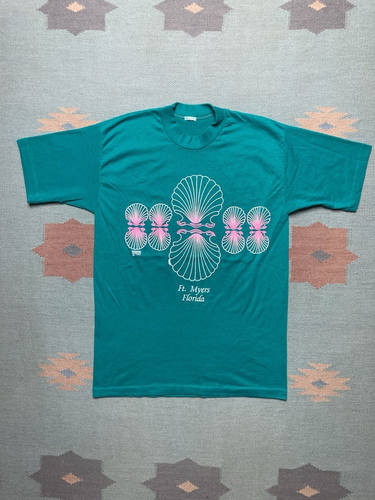 Vintage 90s graphic t shirt fort myers florida beach seashells soft adult medium