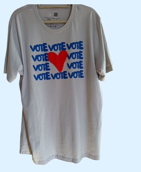 Unisex VOTE T-shirt light gray XL w/red heart and VOTE graphic repeat in blue