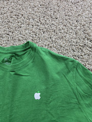 Apple T Shirt Medium Green Long Sleeve Crew Neck Cotton Graphic Employee