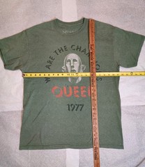 Queen Shirt Large Band Tee Rock Pop Freddie Mercury Brian May Tour Distressed