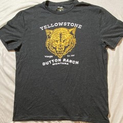 Wrangler Yellowstone Dutton Ranch Montana Graphic T-Shirt Gray Crew Neck L