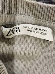 Zara Men’s T-shirt made of cotton fabric with irregular finishes. Round neck and