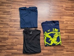 Lot of 3 pcs Men’s T-Shirts Short Sleeve Size S: 2 pcs Blue and 1 pcs Black
