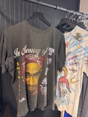 Vintage 90’s 2Pac In Memory of TUPAC single stitch Tee size XL (fits Large)