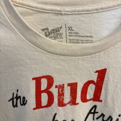 Budweiser T-Shirts (2) Men’s XL & Adjustable Strap Hat White Graphic Print